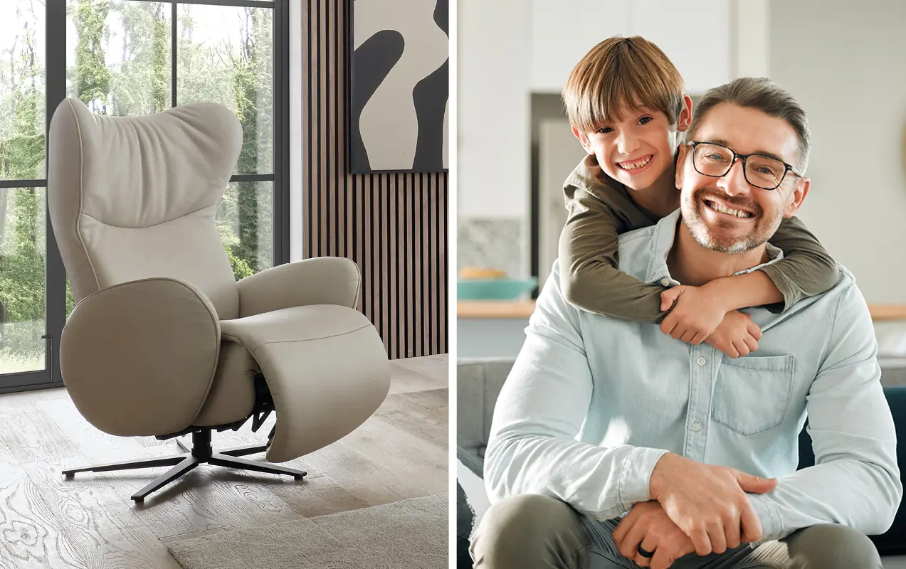 Moderner Relaxsessel in Lederoptik vor Fenster im Wohnzimmer. Rechts glücklicher Vater mit Sohn beim Kuscheln, Sinnbild für Komfort, Geborgenheit und hochwertige Möbel im Alltag.